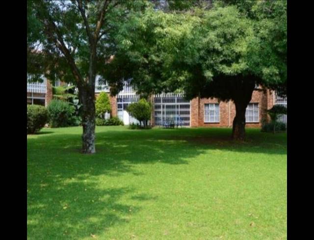 2 BEDROOM TOWNHOUSE FOR SALE IN EDLEEN